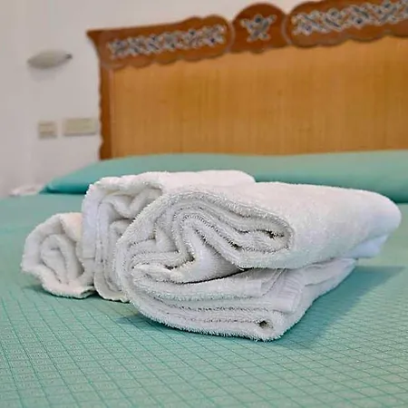 Av Isola Thermal فندق